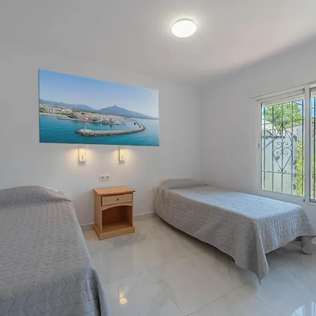 Oasis: Beachside Retreat With Heated Pool & Games Villa Marbella